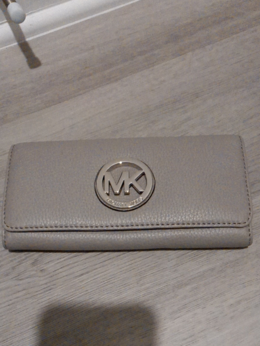NEW MK Light Gray Pebbled Leather Continental Wallet with MK Emblem - NWOT